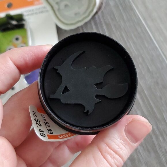 💥5/$25 SALE | BUNDLE TO SAVE |Cookie Cutters & Cookie Stamps - Picture 2 of 2